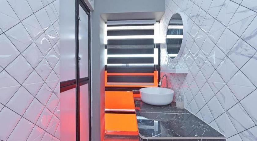 Oyo 90594 Hotel Casalink Paka Экстерьер фото