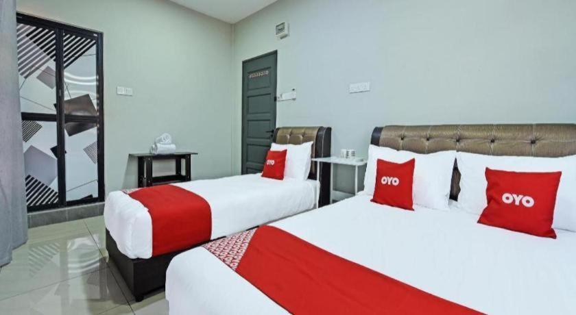 Oyo 90594 Hotel Casalink Paka Экстерьер фото